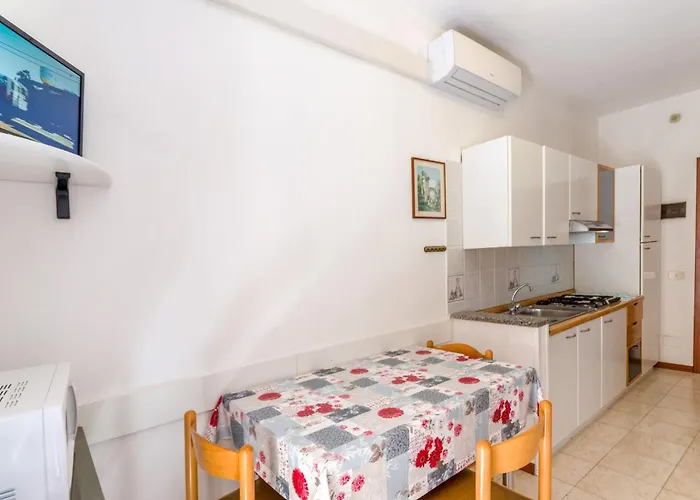 Apartment Flat A Short Walk To The